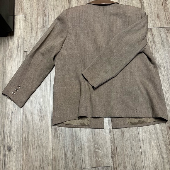 Conrad c tan skirt set - Picture 3 of 8